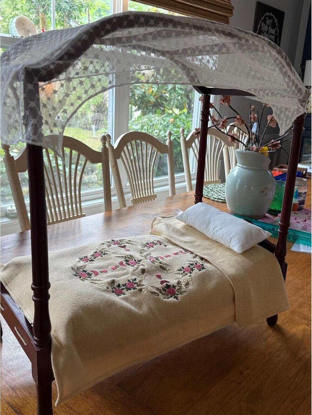American Girl Caroline’s Bed And Bedding *RETIRED*